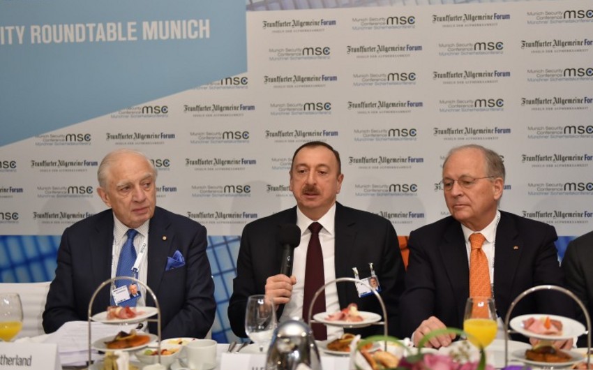​İlham Əliyev Münxendə “Şaxələndirmə strategiyaları” mövzusunda “dəyirmi masa”da iştirak edib