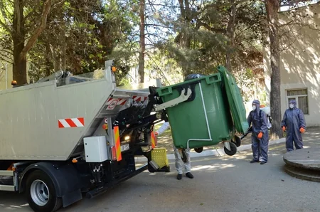 Bakıda tibb işçilərinin geyimləri xüsusi qaydada utilizasiya edilir