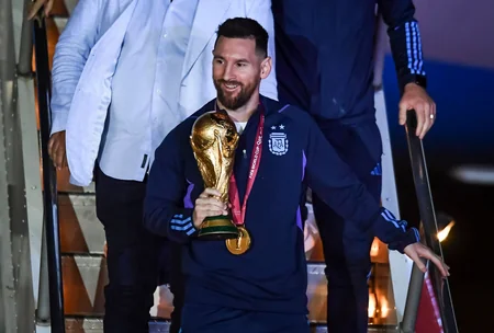 DÇ-2022: Argentina millisinin çempionluq paradı başlayıb