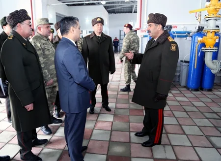​Zakir Həsənov hərbi şəhərciklərdə gedən tikinti işlərini yoxlayıb