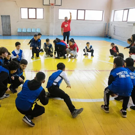 Yaponiyanın Azərbaycandakı səfiri və ABF rəhbərliyinin məktəblilərlə görüşü olub