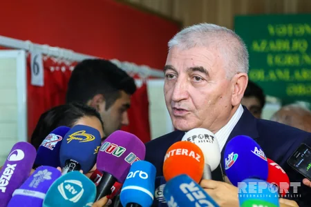Məzahir Pənahov səs verib - FOTO
