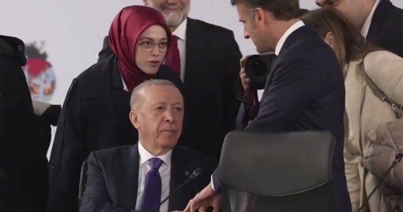 Makron Ərdoğanla görüşdə özünü alçalmış duruma salıb