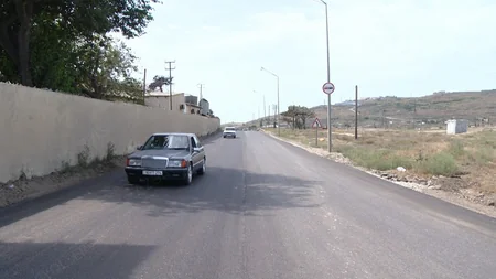 ​Bakının Suraxanı rayonunda avtomobil yolunda tikinti aparılır