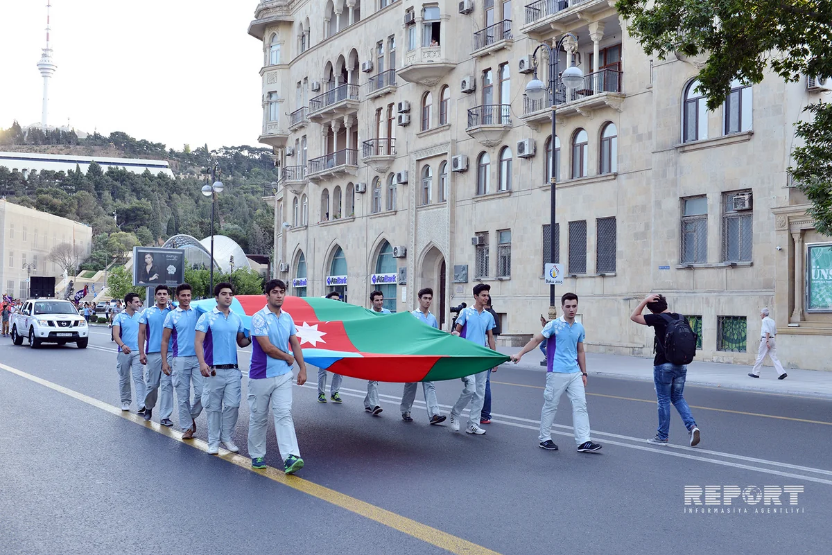 Azərbaycan idmançılarının və könüllülərin iştirakı ilə parad keçirilib