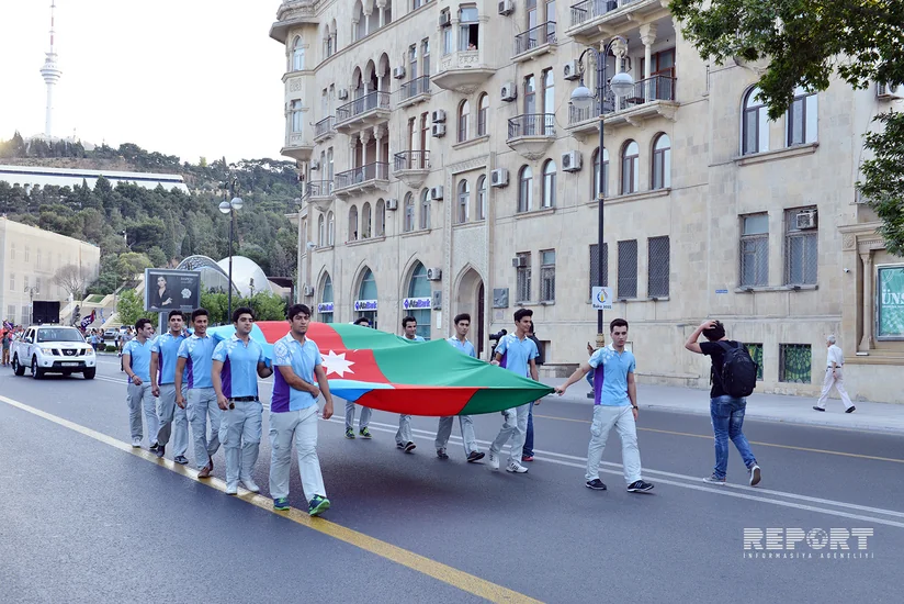 Azərbaycan idmançılarının və könüllülərin iştirakı ilə parad keçirilib