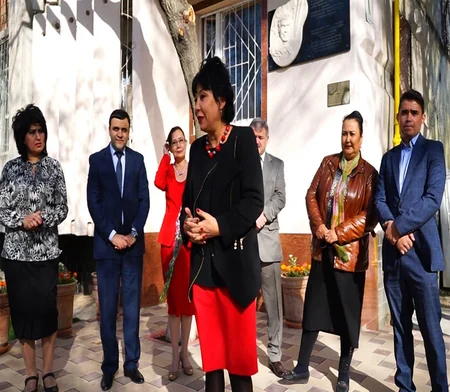 ​Daşkənddə azərbaycanlı rəssam Yusif Hüseynovun yaşadığı evin qarşısında barelyefinin açılışı olub
