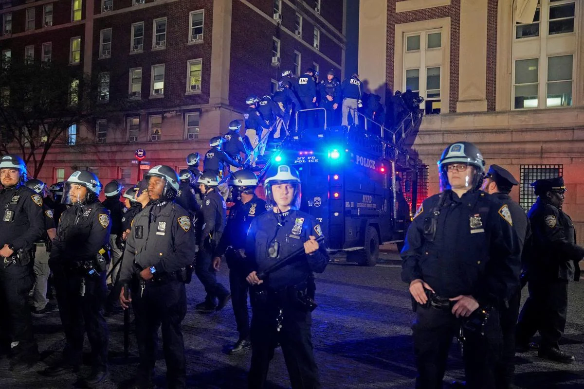 Nyu-York polisi Fələstin tərəfdarlarının ələ keçirdiyi universitet kampusuna basqın edib
