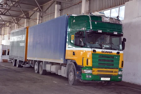 Azərbaycan gömrükçüləri külli miqdarda bəyan olunmamış mal aşkar edib - VİDEO