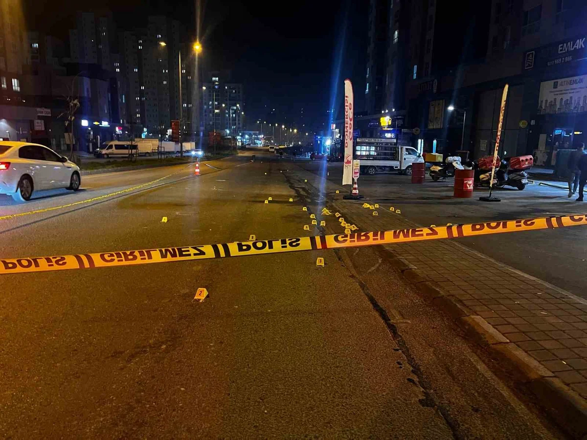 В Стамбуле при вооруженном нападении пострадали три человека