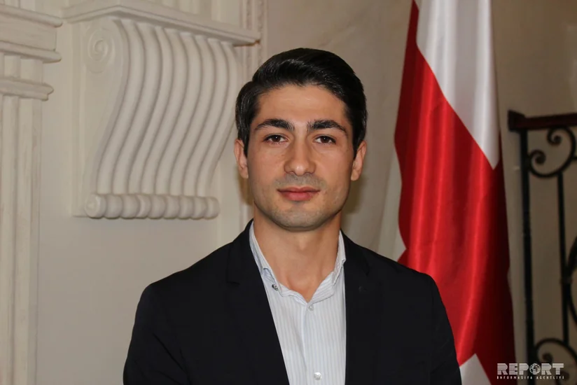 Gürcüstanda 25 yaşında məktəb direktoru olan azərbaycanlı: “Gürcü dilini bilən azərbaycanlı gəncin vəzifə tutması üçün heç bir maneə yoxdur”