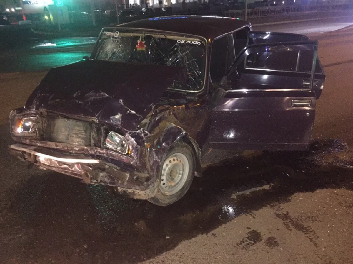 В Нефтчале столкнулись два автомобиля, есть пострадавший