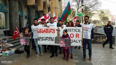 Azərbaycanlı tələbələr Tbilisidə Xocalı soyqırımı ilə əlaqədar aksiya keçiriblər - FOTO
