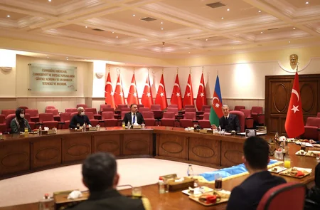 Hulusi Akar Vətən müharibəsi şəhidi Valeh Məmiyevin ailə üzvləri ilə görüşüb