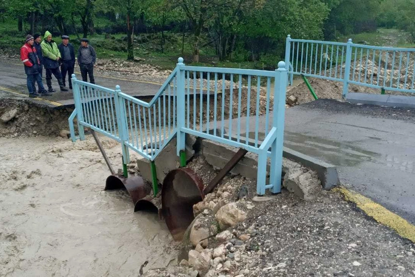 В Губе селевые потоки разрушили два моста