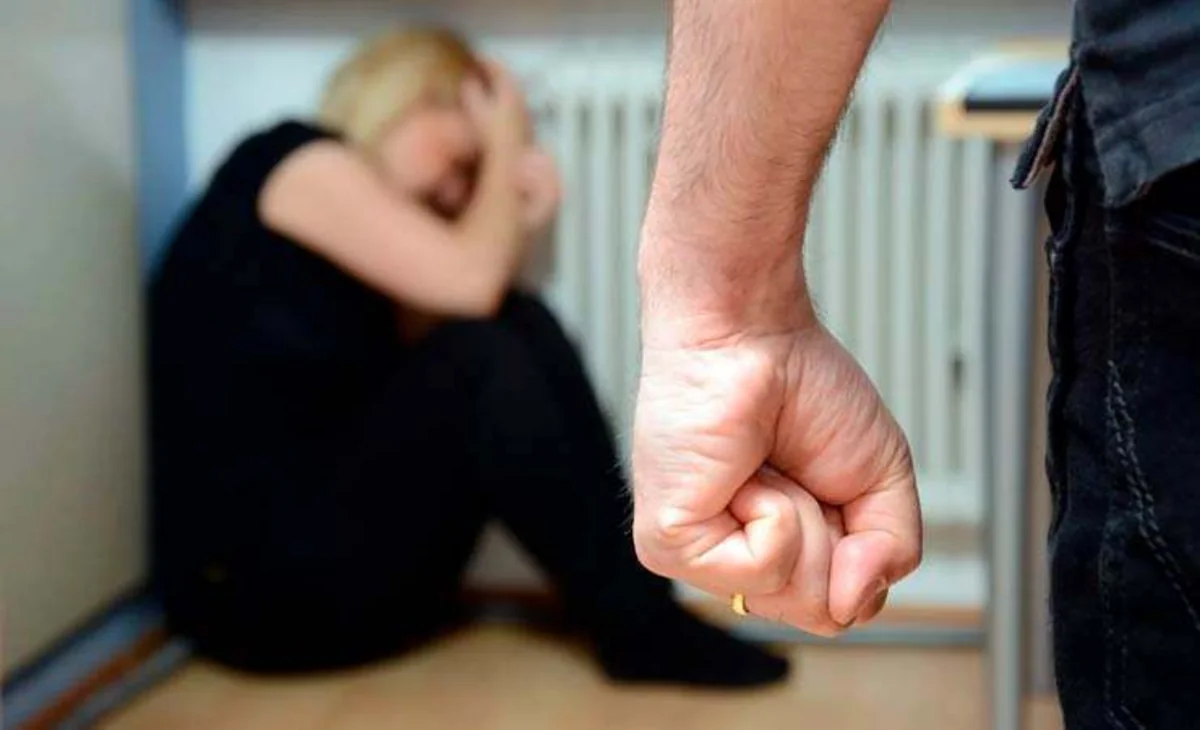 Sabunçuda ər həyat yoldaşını döydü, vəziyyəti ağırdır