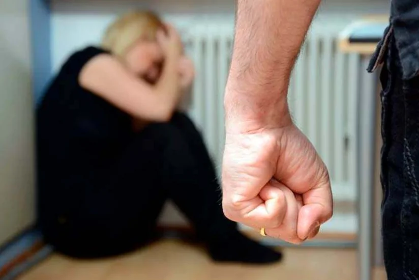 Sabunçuda ər həyat yoldaşını döydü, vəziyyəti ağırdır
