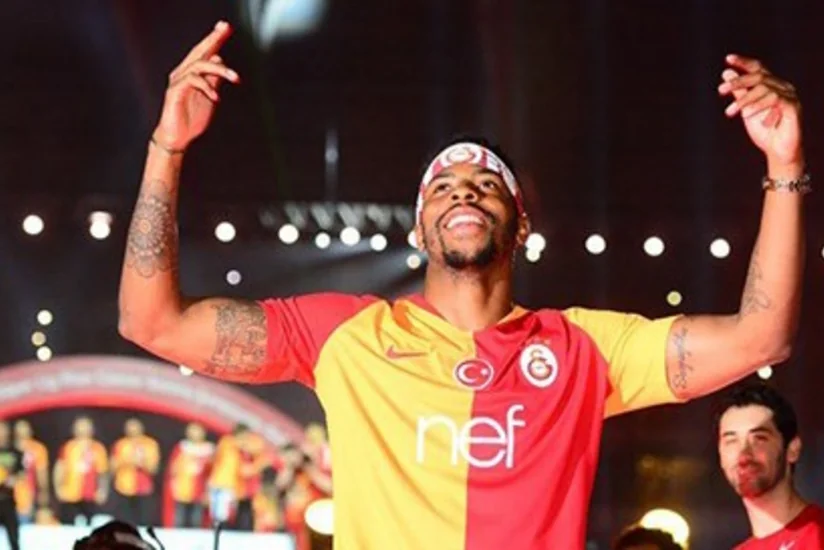 Qalatasaray hollandiyalı futbolçusu ilə müqaviləni yeniləyib