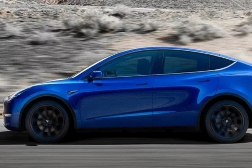 Мужчина сгорел в салоне захлопнувшейся Tesla