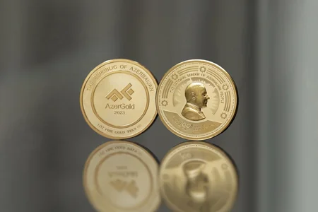 “AzerGold” Heydər Əliyevin 100 illiyinə həsr olunan qızıl sikkə təqdim edib