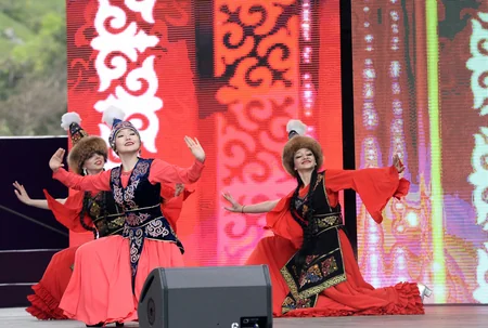 Cıdır düzündə “Xarıbülbül” festivalının açılış konserti olub