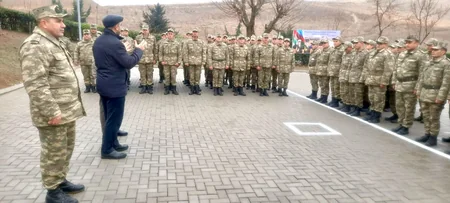 Azad edilmiş ərazilərdə hərbçilərlə görüşlər keçirilib