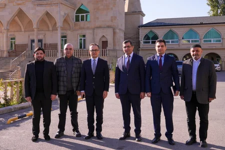Dövlət Komitəsinin sədri Binəqədidəki məscidlərdə din xadimləri ilə görüşüb