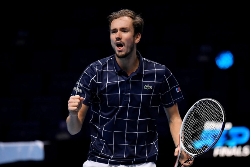 Медведев победил Надаля и сыграет в финале Итогового турнира АТР