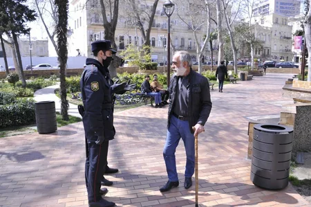 Bakıda polis bütün küçələrdə əhaliyə xəbərdarlıqlar edir
