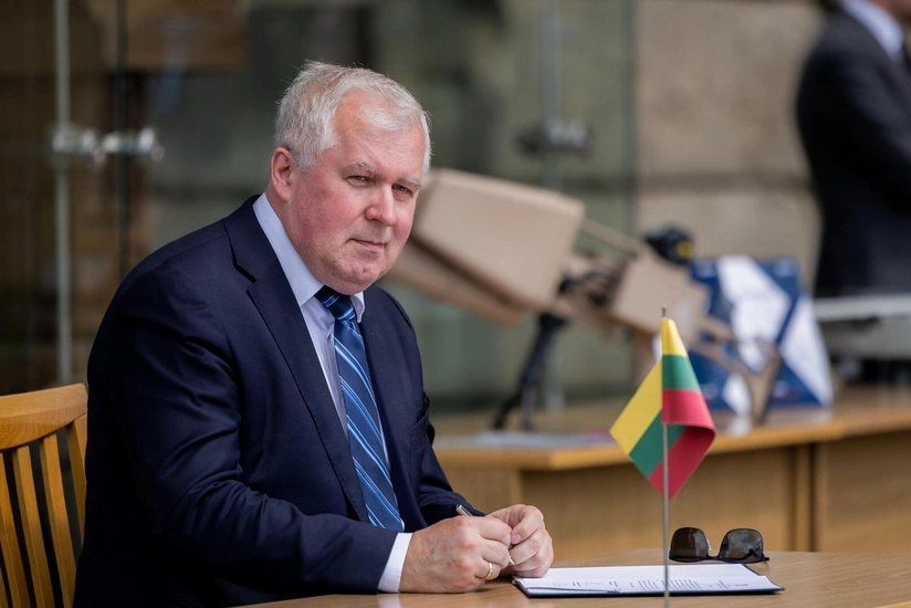 Litvanın müdafiə naziri istefa ərizəsini Baş nazirə təqdim edib