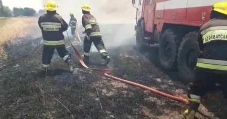 Ağsuda taxıl sahəsi yanıb