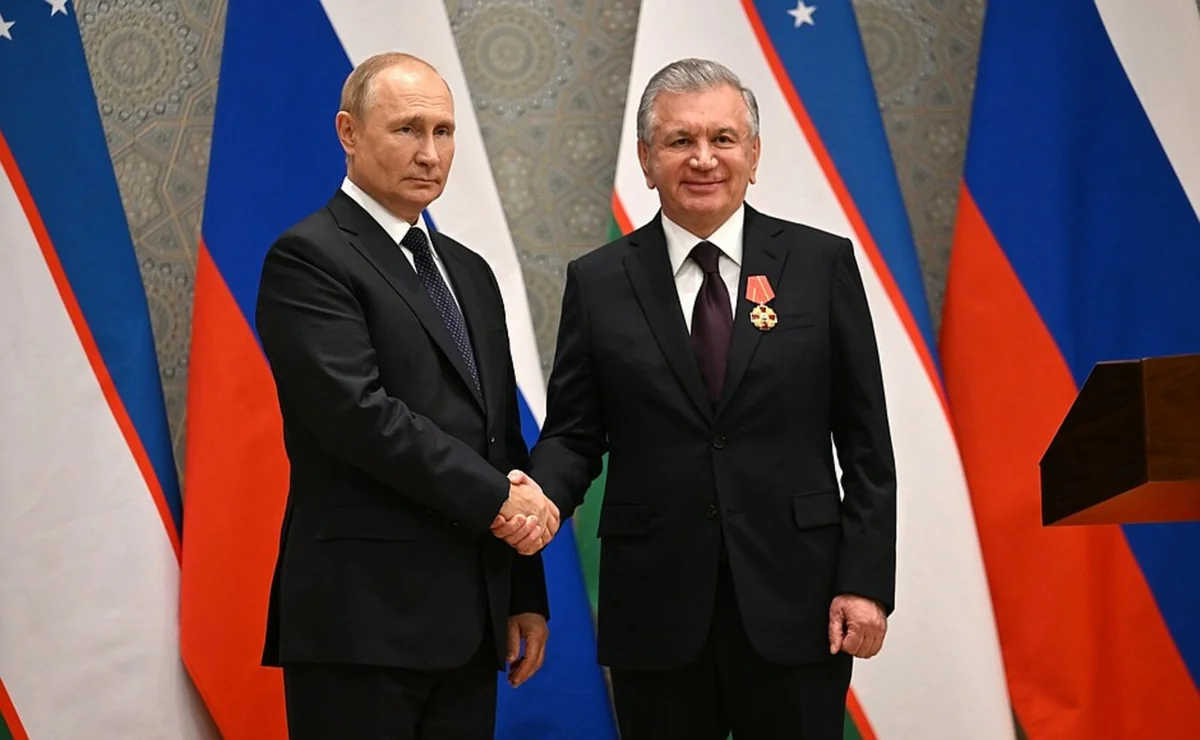 Özbəkistan Prezidenti Rusiya Prezidentini ordenlə təltif edib