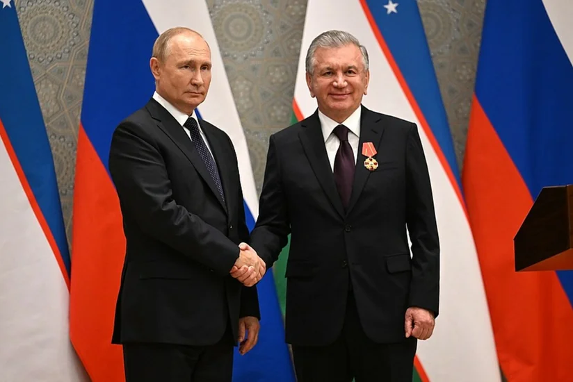 Özbəkistan Prezidenti Rusiya Prezidentini ordenlə təltif edib