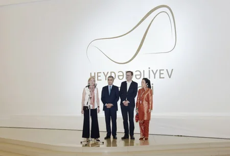 ​Paytaxtda belçikalı rəssam Vim Delvuanın sərgisi açılıb - FOTO