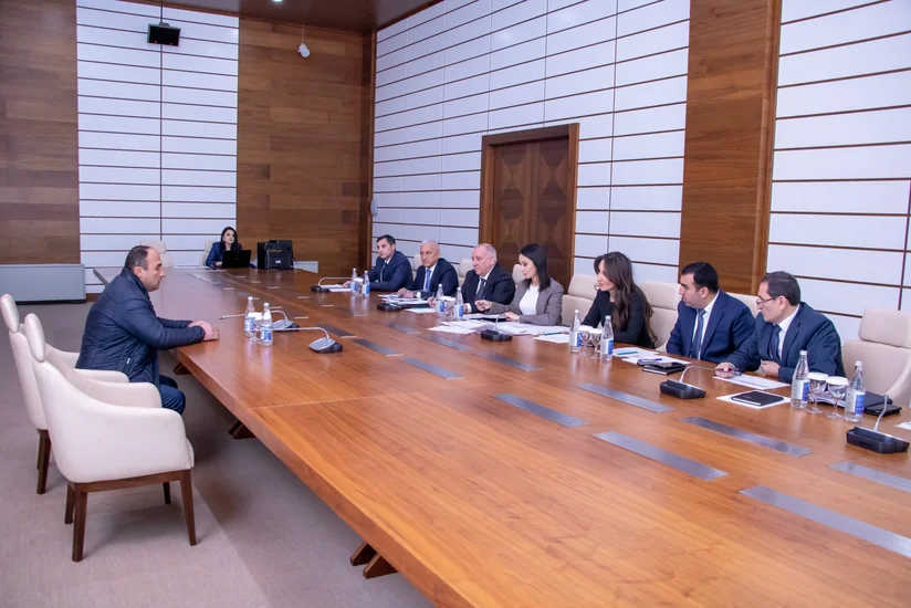 Daşınmaz Əmlakın Dövlət Kadastrı və Reyestrinin sədri Şəmkirdə vətəndaşları qəbul edib