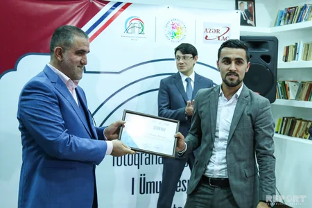 “Könüllülük: Uğurun formulu” kitabının imza günü keçirilib - FOTO