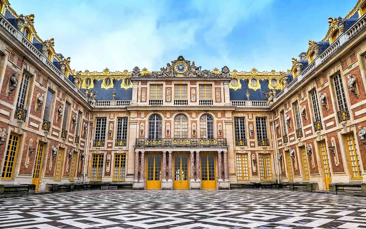 Palace of Versailles evacuated due to bomb threat