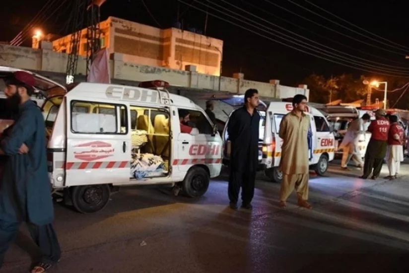 Pakistanda avtobus neft daşıyan maşınla toqquşub, 14 nəfər ölüb