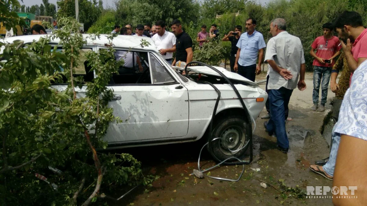 Bərdədə toy karvanının avtomobili 4 nəfəri vuraraq hadisə yerindən qaçıb: ölən və yaralananlar var - FOTO