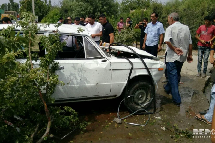 Bərdədə toy karvanının avtomobili 4 nəfəri vuraraq hadisə yerindən qaçıb: ölən və yaralananlar var - FOTO