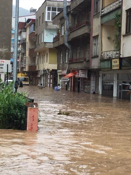 Trabzonda iki nəfəri sel aparıb