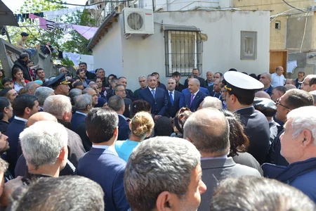 Rövşən Rzayev yataqxanada məskunlaşmış məcburi köçkünlərlə görüşüb