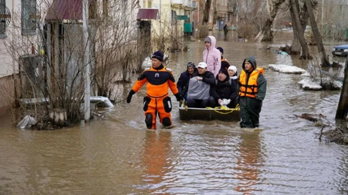 Qırğızıstan daşqınlardan zərər çəkmiş Qazaxıstana 300 ton humanitar yardım göndərib