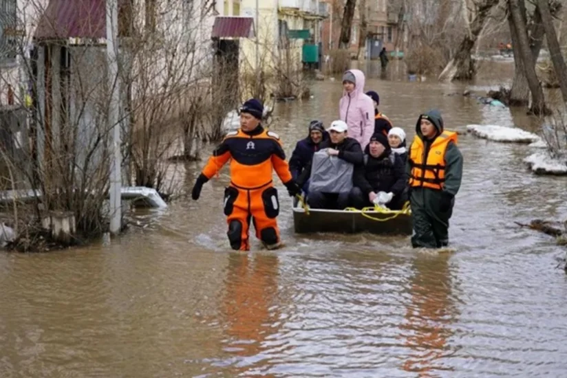 Qırğızıstan daşqınlardan zərər çəkmiş Qazaxıstana 300 ton humanitar yardım göndərib