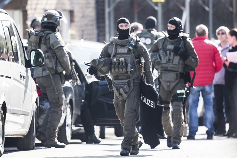 Bank invader in Germany freed a hostage and fled