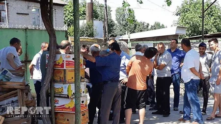 В Грузии не сумевшие продать выращенный урожай азербайджанцы провели акцию протеста - ФОТО