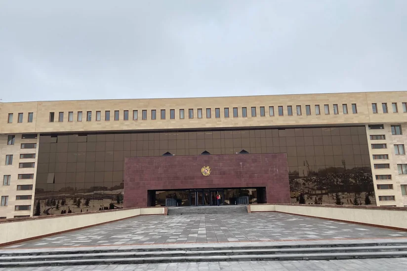 СМИ: Хаос и неразбериха царят в министерстве обороны Армении