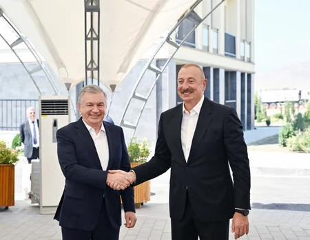 Azərbaycan ilə Özbəkistan prezidentləri və xanımları Füzuli şəhərində yeni evlərə köçürülmüş sakinlərlə görüşüblər - YENİLƏNİB