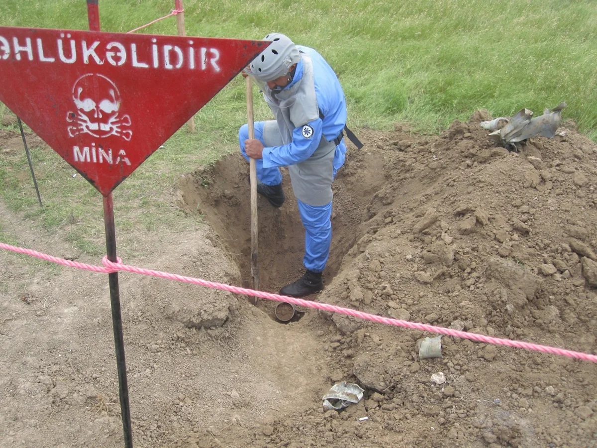 ANAMA üç rayonda 8 ev və 15 partlayış yerində yoxlama aparıb