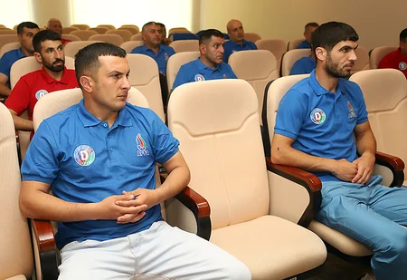 UEFA-nın D kateqoriyalı məşqçi kursları start götürüb